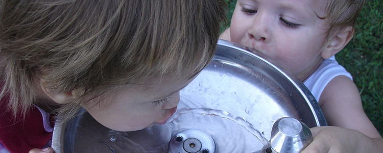 Kids at water fountain